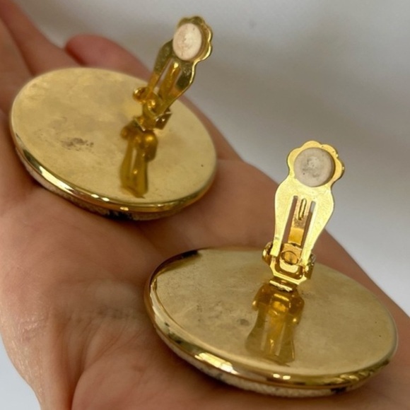 Vintage Gold Lions Head Clip-On Earrings with Leopard Print Accents 🐆